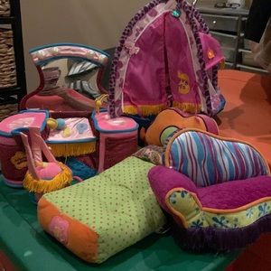 GROOVY GIRL SET LOT BED VANITY CHAISE TENT GENTLE USED LIKE NEW
